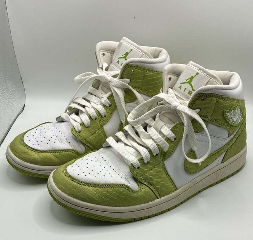 Nike Air Jordan 1 Mid SE Green Python Snakeskin White Sneakers Size Women’s 9